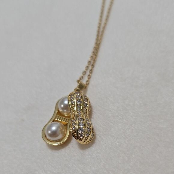 Peanut Shell With Pearl Pendant Necklace - Picture 3 of 5